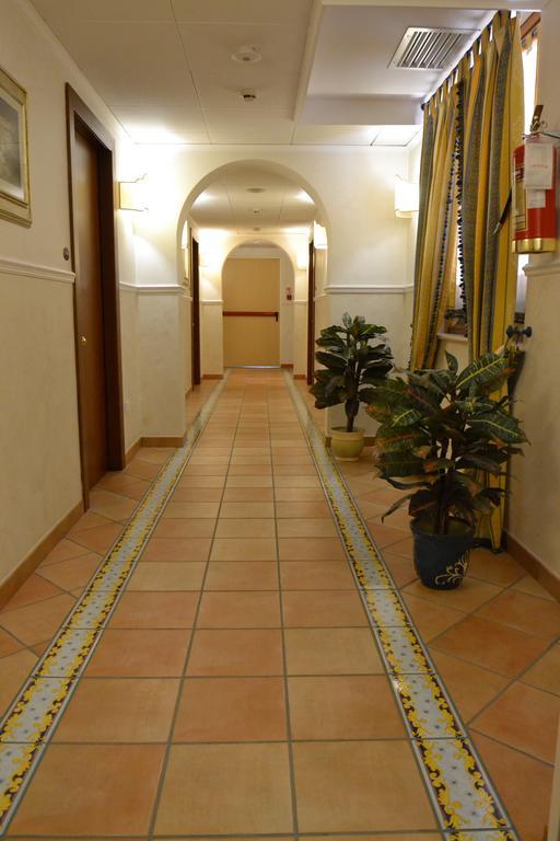Villa Luigi Hotel & Restaurant Nuova Gestione Villa Rosa Di Martinsicuro Bagian luar foto
