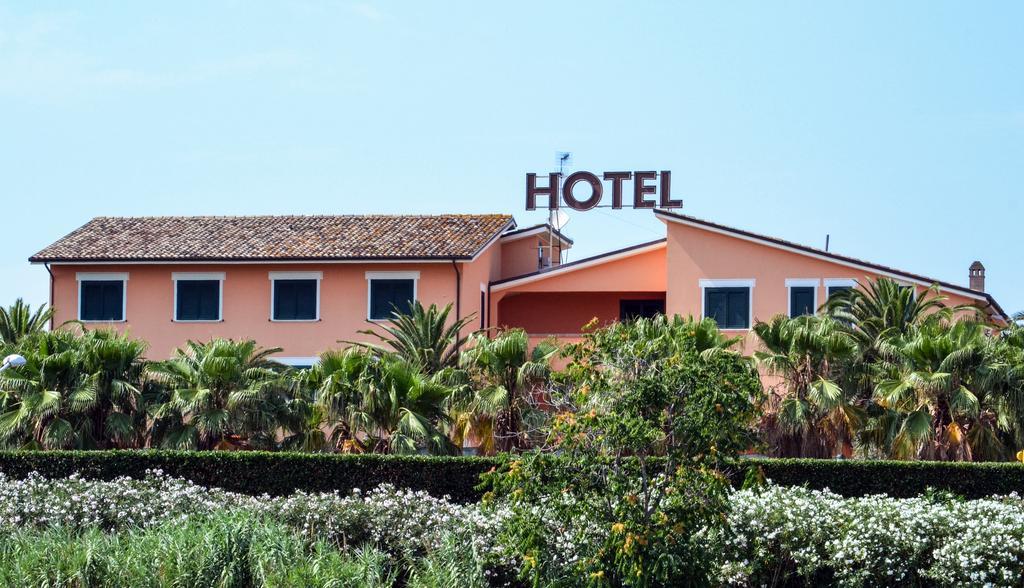 Villa Luigi Hotel & Restaurant Nuova Gestione Villa Rosa Di Martinsicuro Bagian luar foto