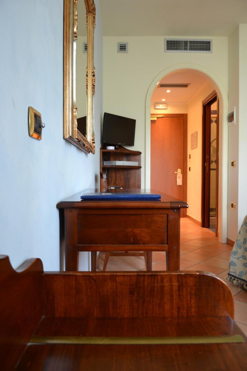 Villa Luigi Hotel & Restaurant Nuova Gestione Villa Rosa Di Martinsicuro Bagian luar foto